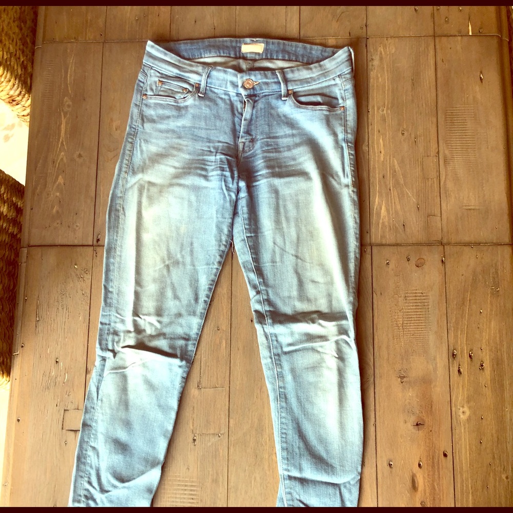Mother “the looker, light kitty” Jeans. Size 28
